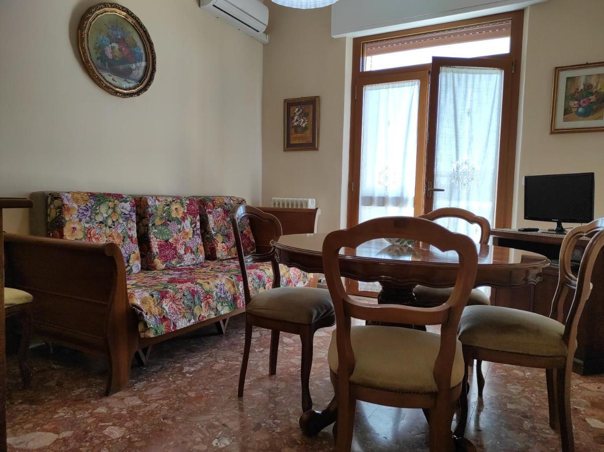 La Colonna Holiday House Appartement Lecce Buitenkant foto